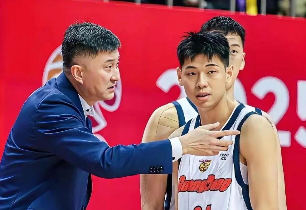 克拉克加公开赛穿球衣遭嘘仍抓鸟