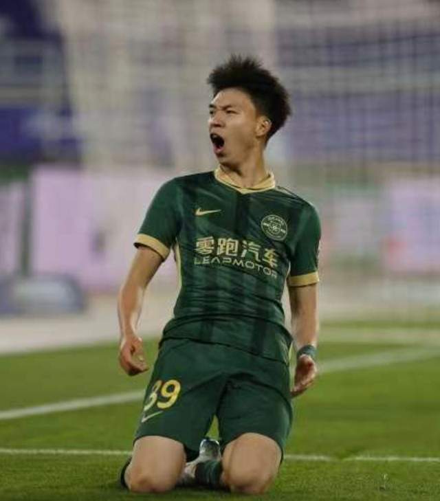 罗马诺：曼联2月就和安德雷桑托斯经纪人沟通，维韦尔了解他