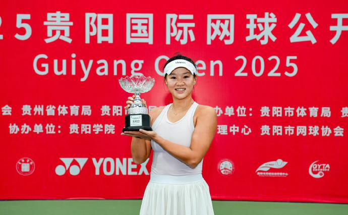 罗马诺：纽卡接近签下阿贾克斯18岁中场斯图尔，总价超2500万欧