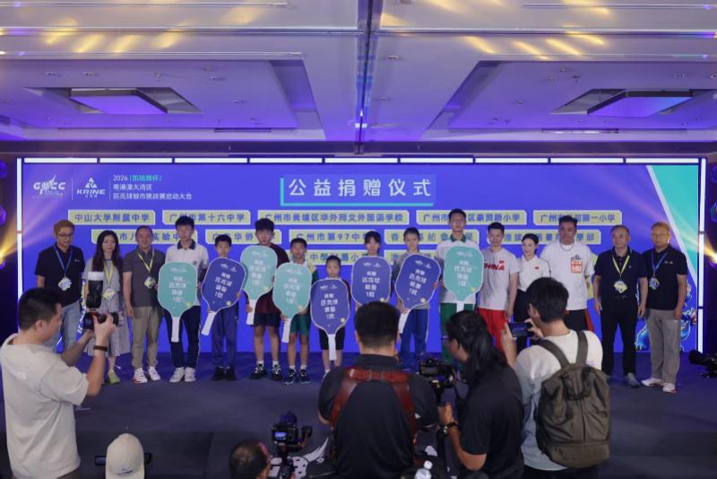 罗马诺：纽卡接近签下阿贾克斯18岁中场斯图尔，总价超2500万欧