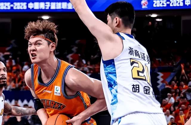 罗马诺：纽卡接近签下阿贾克斯18岁中场斯图尔，总价超2500万欧