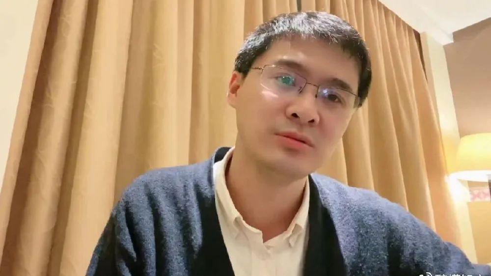 罗马诺：曼联2月就和安德雷桑托斯经纪人沟通，维韦尔了解他