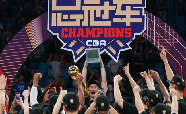 队报：里昂即将签下丹麦中场比斯特鲁普，转会费1000万欧