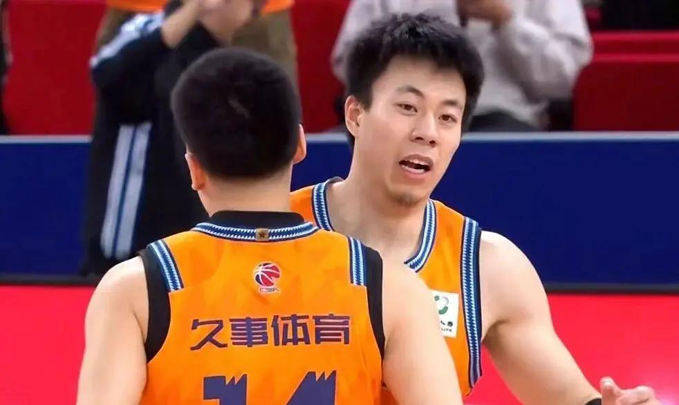 斯普利特离任！都什么时候了，中国球迷怎么还在怪杨瀚森教练？