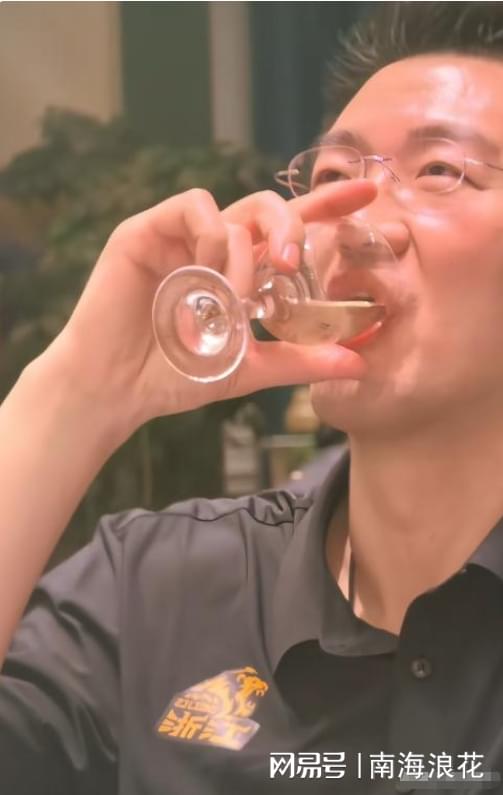 来真的？一马刺球迷报警让警察把福克斯抓起来