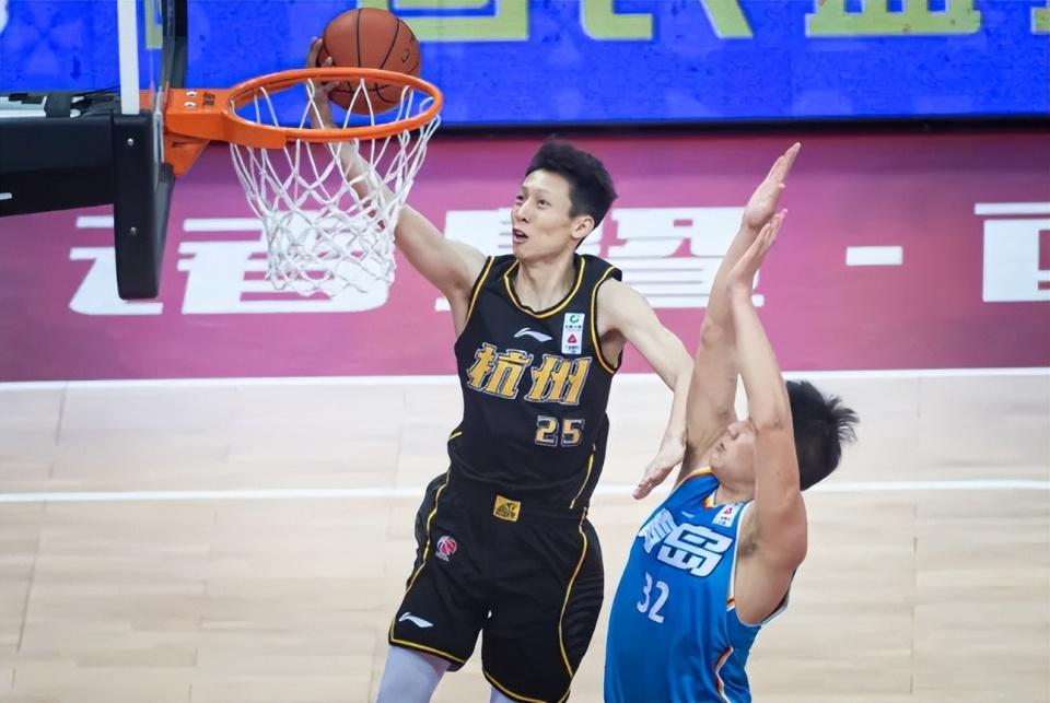 詹姆斯4万分是熬工龄？步行街为这事吵翻了