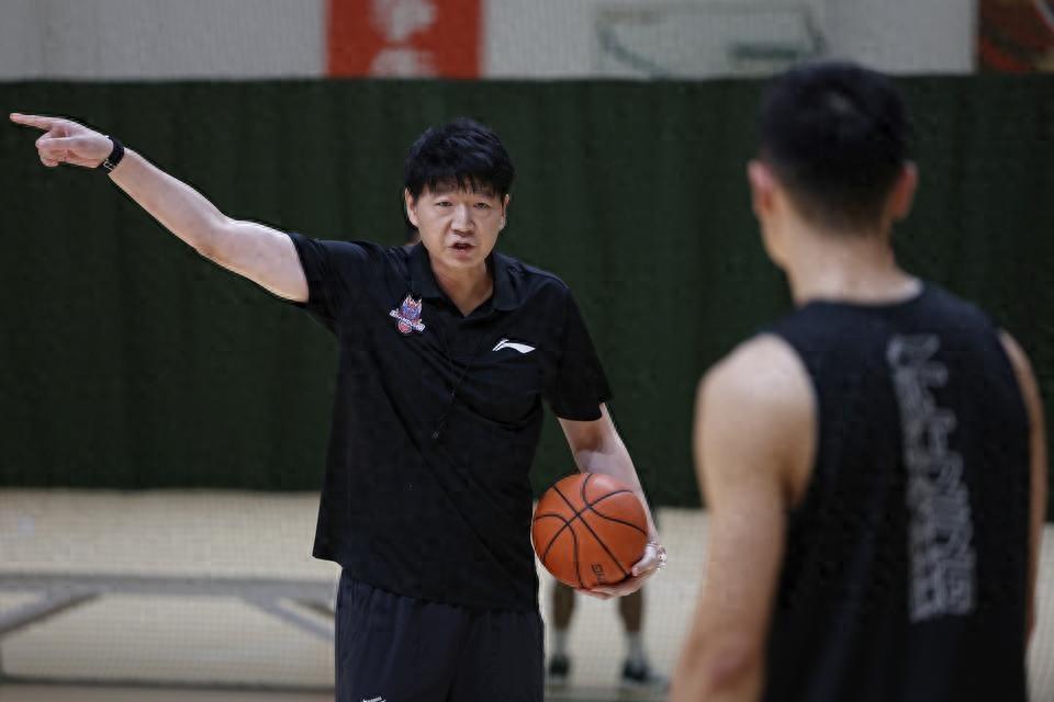 詹姆斯4万分是熬工龄？步行街为这事吵翻了