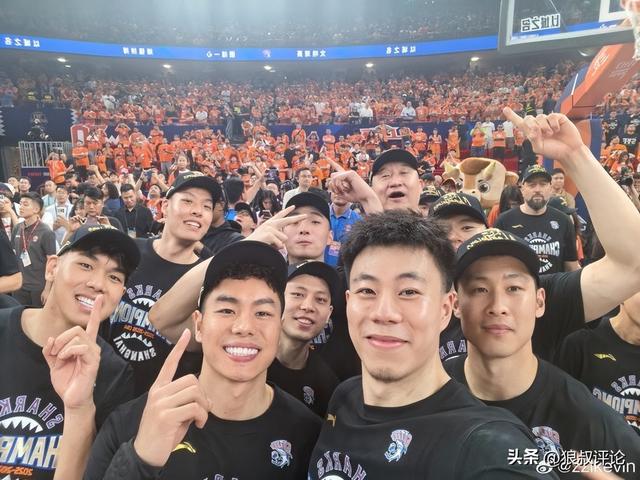 国王两年合同续约内线大将，他在本赛季的表现得到了充分地认可？