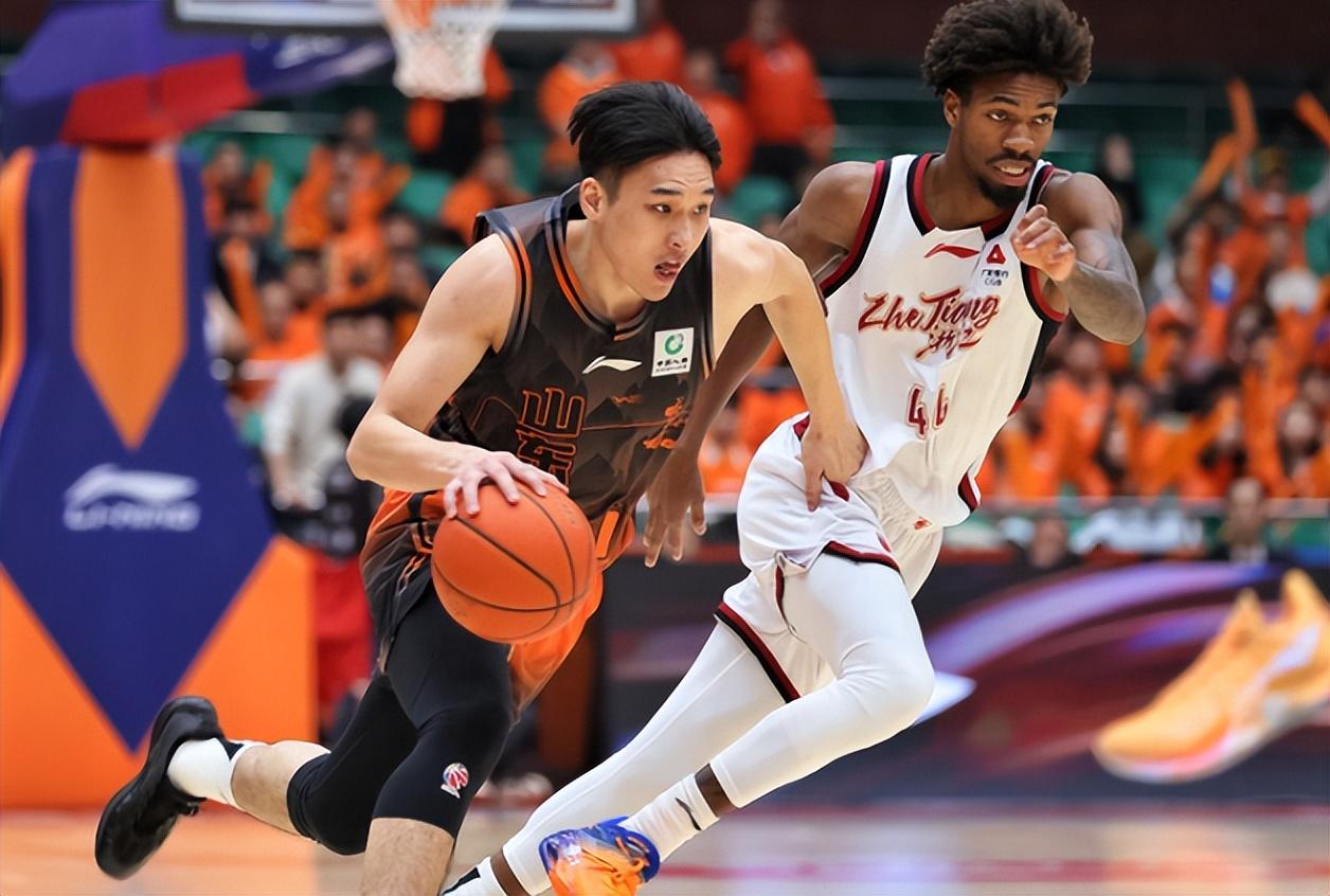 太强了！总决赛场均32.6分，又一名二轮秀拿到FMVP，上一位是他