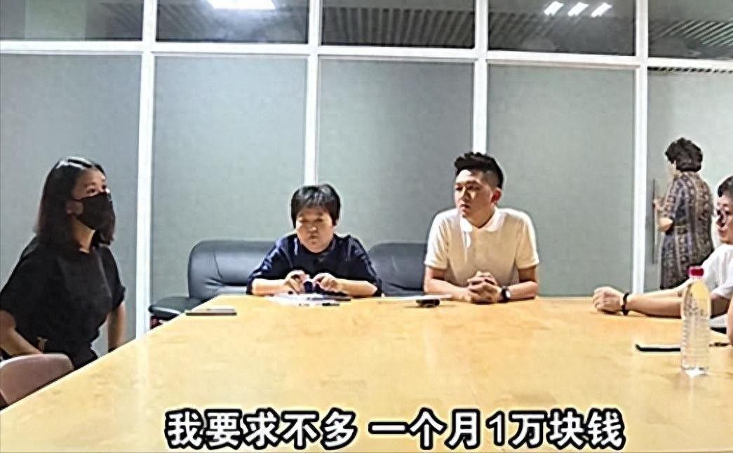 明明季后赛表现更优！为什么詹姆斯续约优先级低于里夫斯