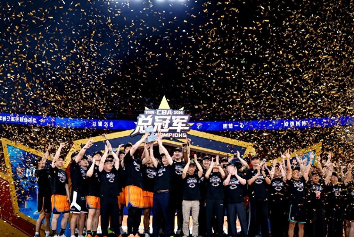 斯马特大概率跳出530万合同，东契奇亲手招募的防守搭档或将离队