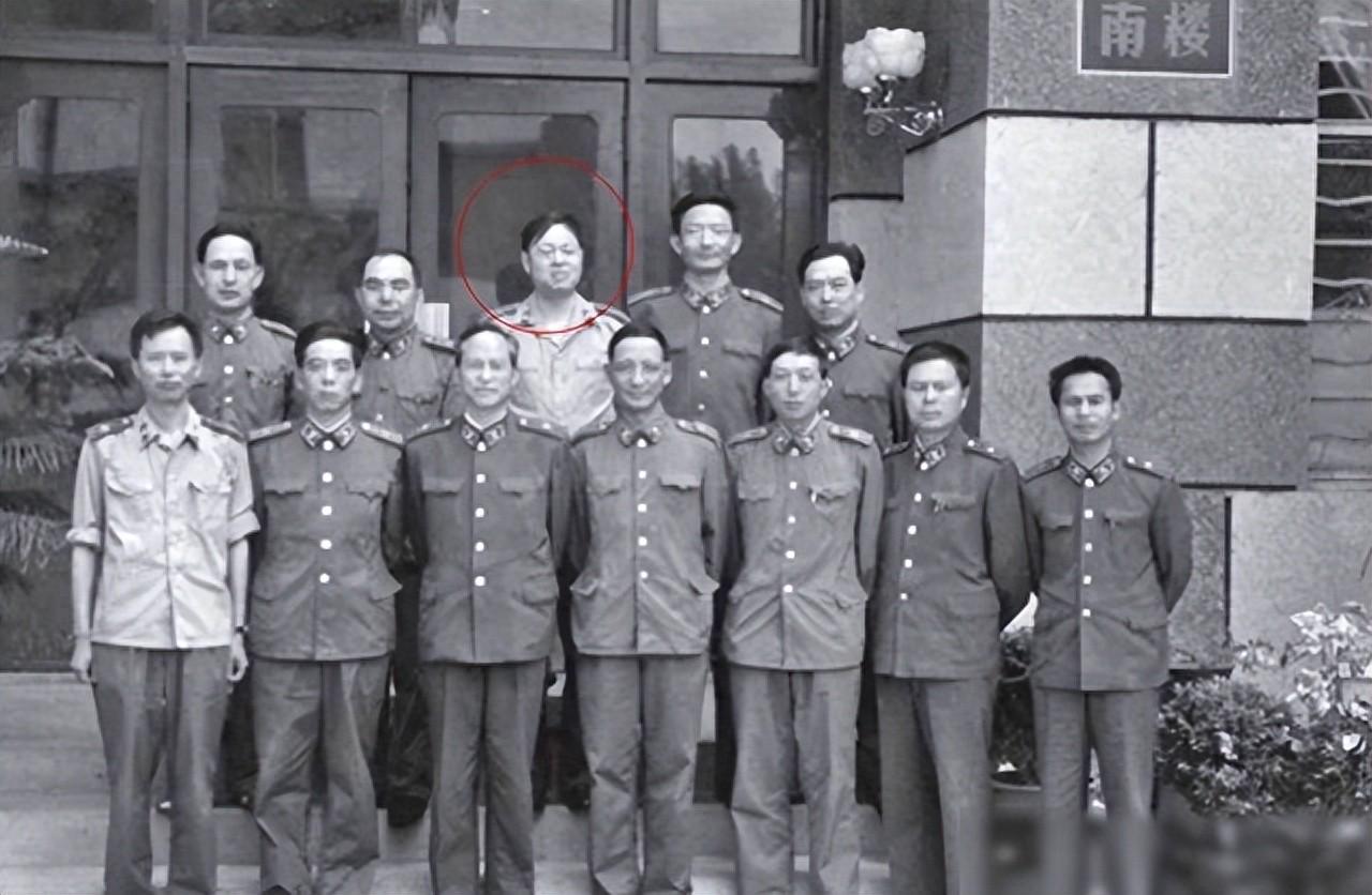 马刺1比4不敌尼克斯获得总亚军，输掉的四场比赛三要素完全相同