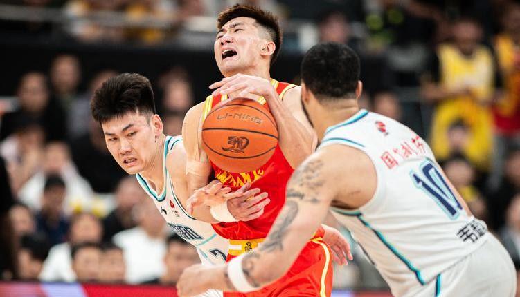 马刺悬了？福斯特主裁尼克斯近十战全胜 系列赛终结战赢39.4分