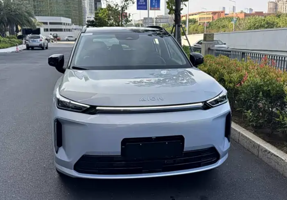 詹姆斯高尔夫事件无后续？刘翔纪录被质疑，虎扑热帖太敢问