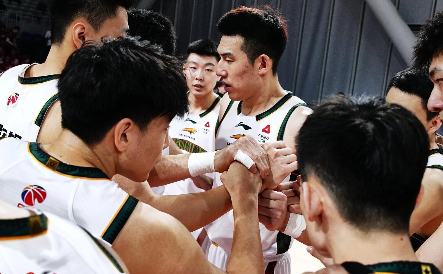 尼克斯总冠军！布伦森45分打服文班亚马！全票当选总决赛MVP