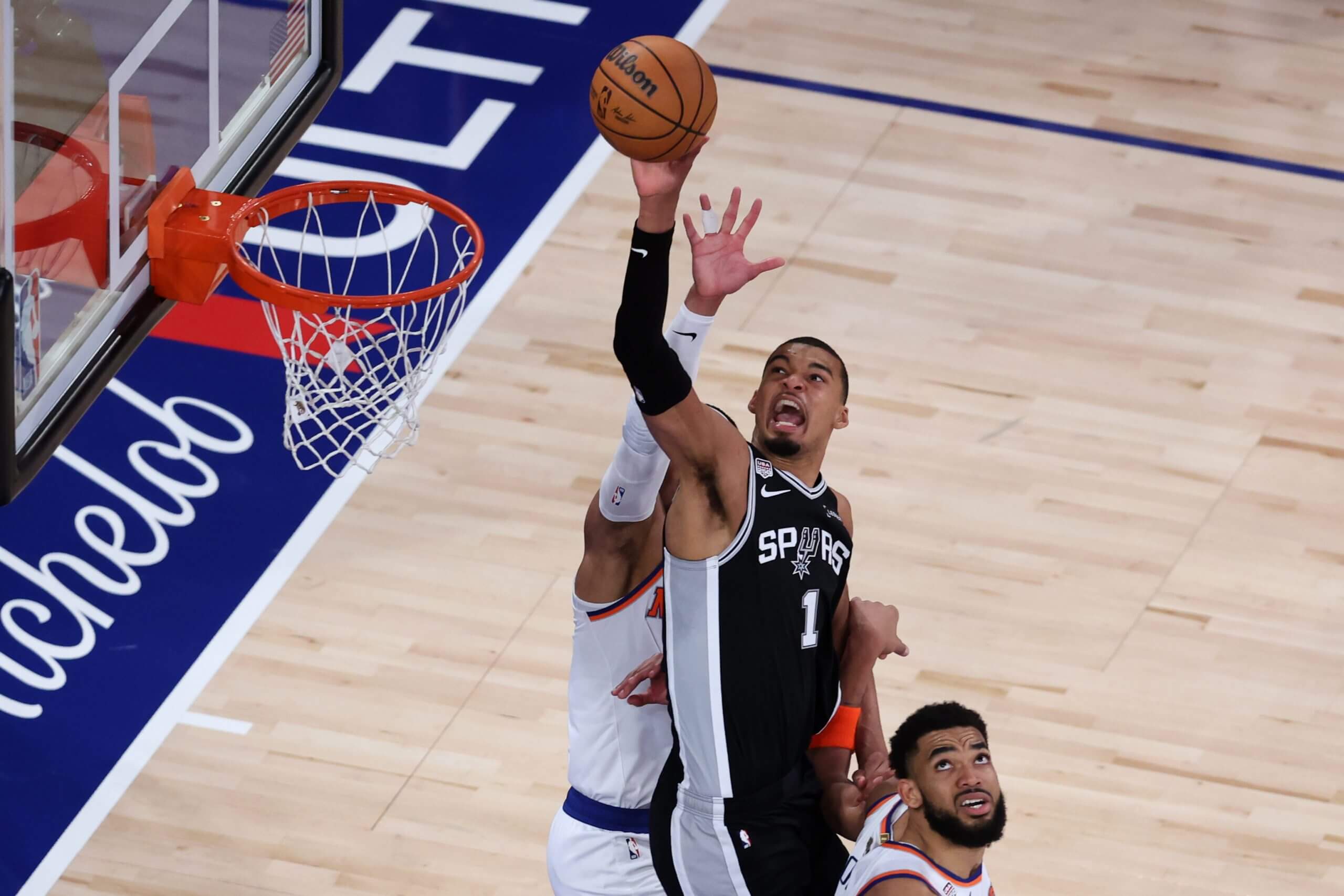 NBA总决赛尼克斯4:1战胜马刺