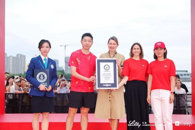 詹姆斯再次自戴皇冠！与乐福一起现身克罗地亚：助威旗下摩托艇队