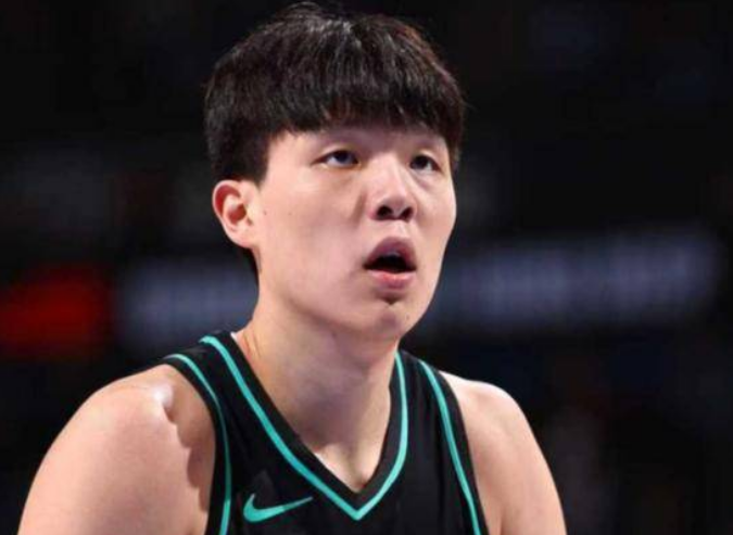马刺队友谴责尼克斯球迷扔鸡蛋 文班亚马本人却无所谓