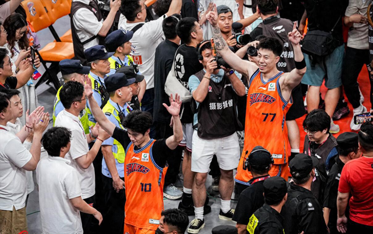 美媒扎心福克斯，米奇也被质疑！文班若想争冠，马刺要做出3改变