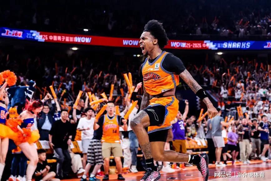 绝妙，湖人队新阵容被NBA评论员比尔·西蒙斯起绰号“Snowtime”