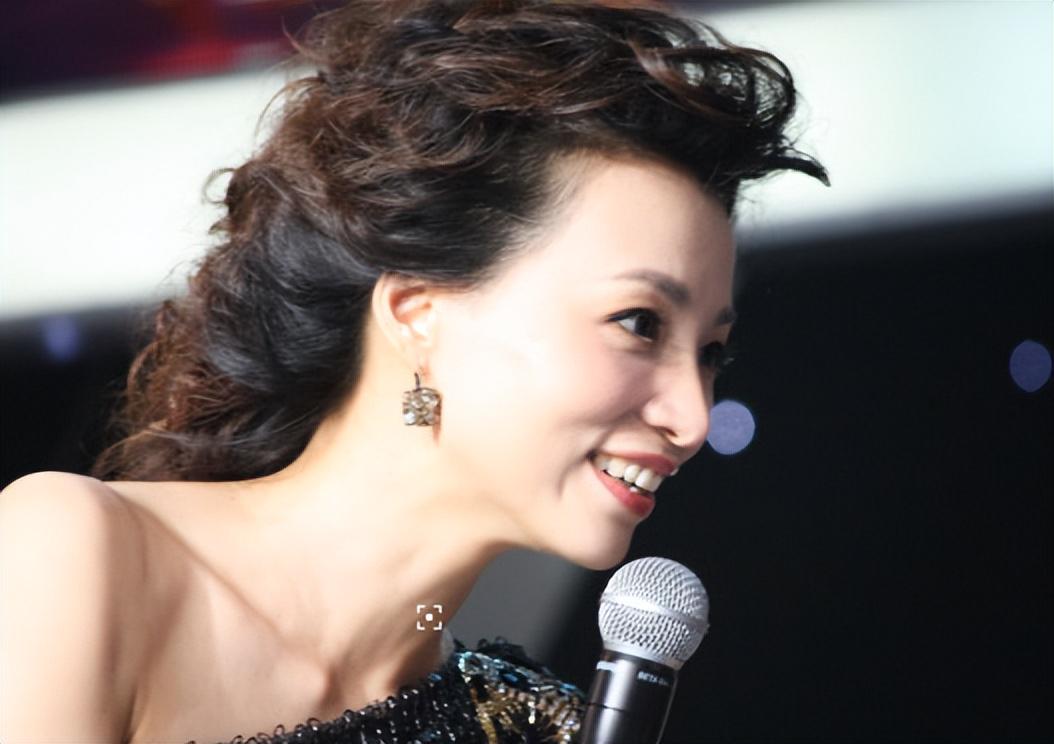 布伦森45分FMVP尼克斯时隔53年夺得总冠军，文班孤掌难鸣