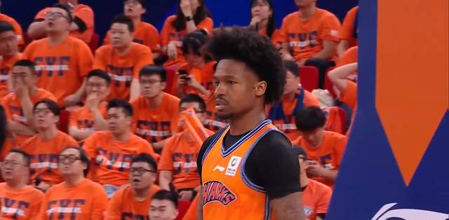 NBA流言汇总：雄鹿绿军围绕字母谈判 布朗去第三方