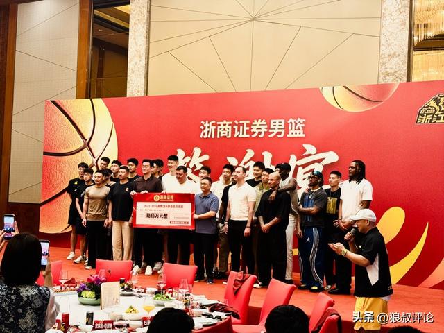 邓超带等等现场见证，尼克斯落后16分大翻盘，布伦森狂砍45分夺冠