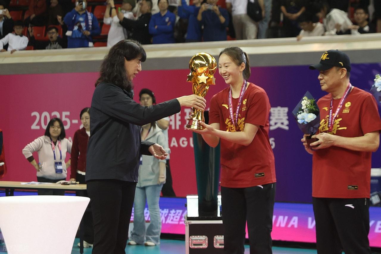 同样是NBA传奇巨星，为何科比营销害人，詹姆斯营销却无害？