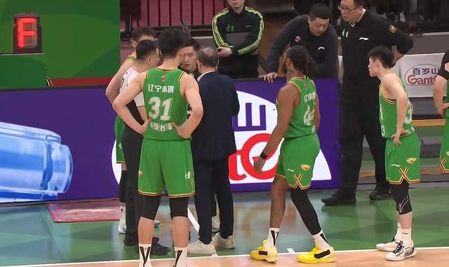 华体会体育道伊尔高尔夫锦标赛第三轮单独领跑