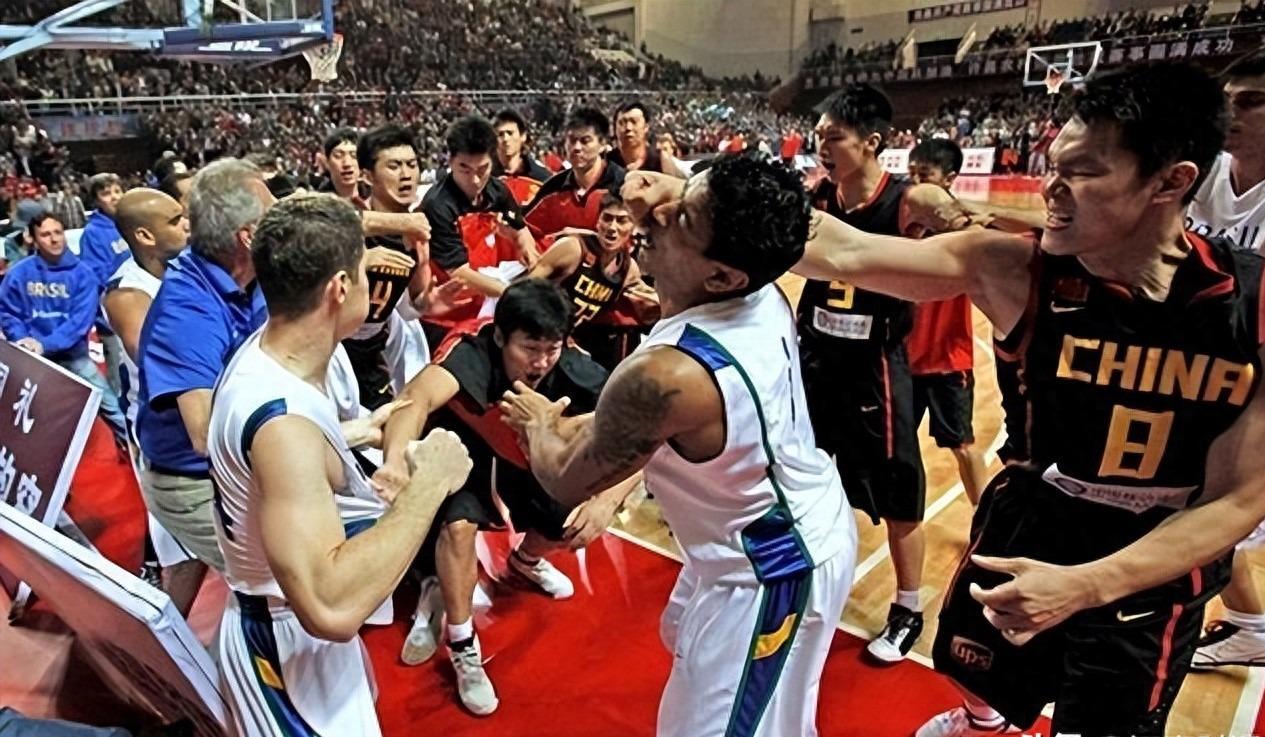 记者拉比奥、于帕、楚阿梅尼、萨利巴缺席训练前者母亲探班扑空