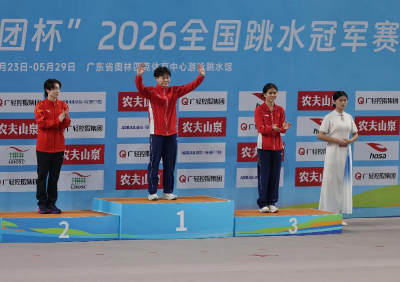 老鹰1年1400万美元留住澳洲中锋，他们也是付出了不小的代价？