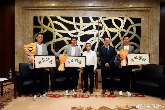 记者拉比奥、于帕、楚阿梅尼、萨利巴缺席训练前者母亲探班扑空